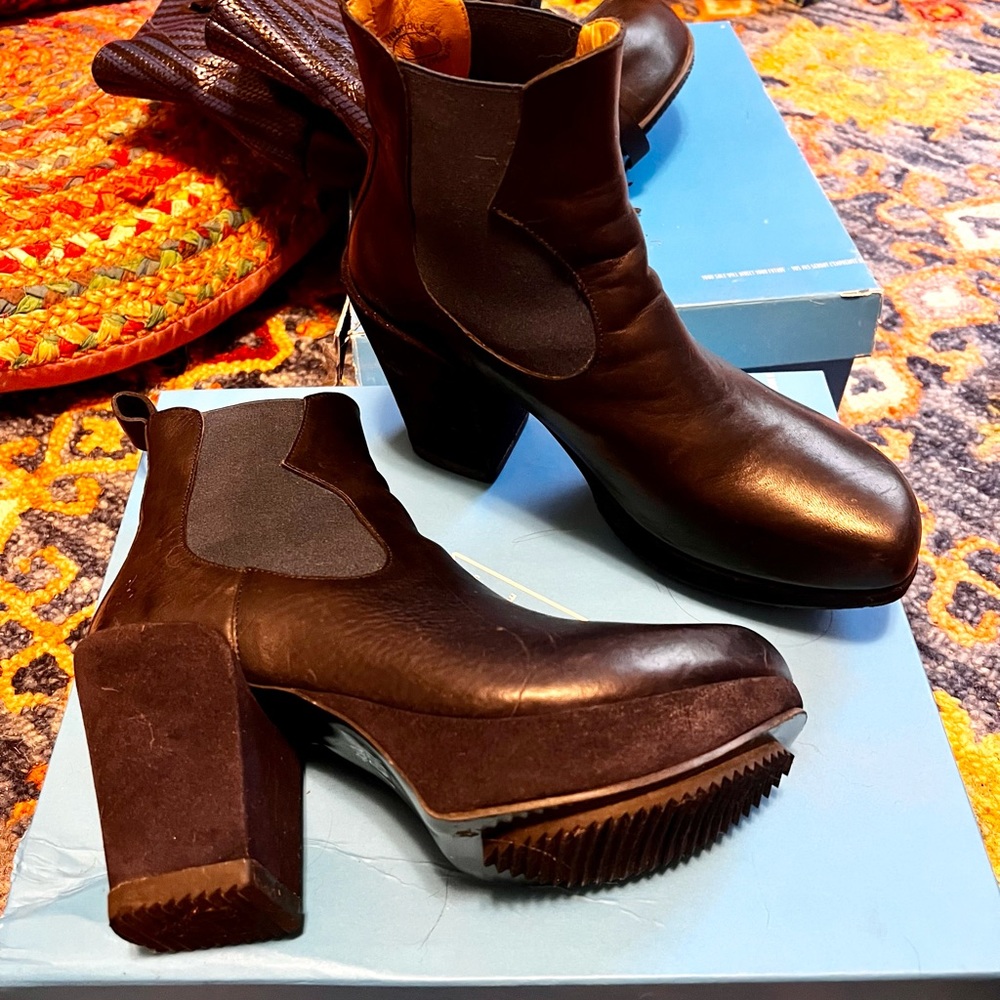 John Fluevog Prepare 2.0 Chelsea Tracker size 11 in wonderful condition. - Picture 10 of 15
